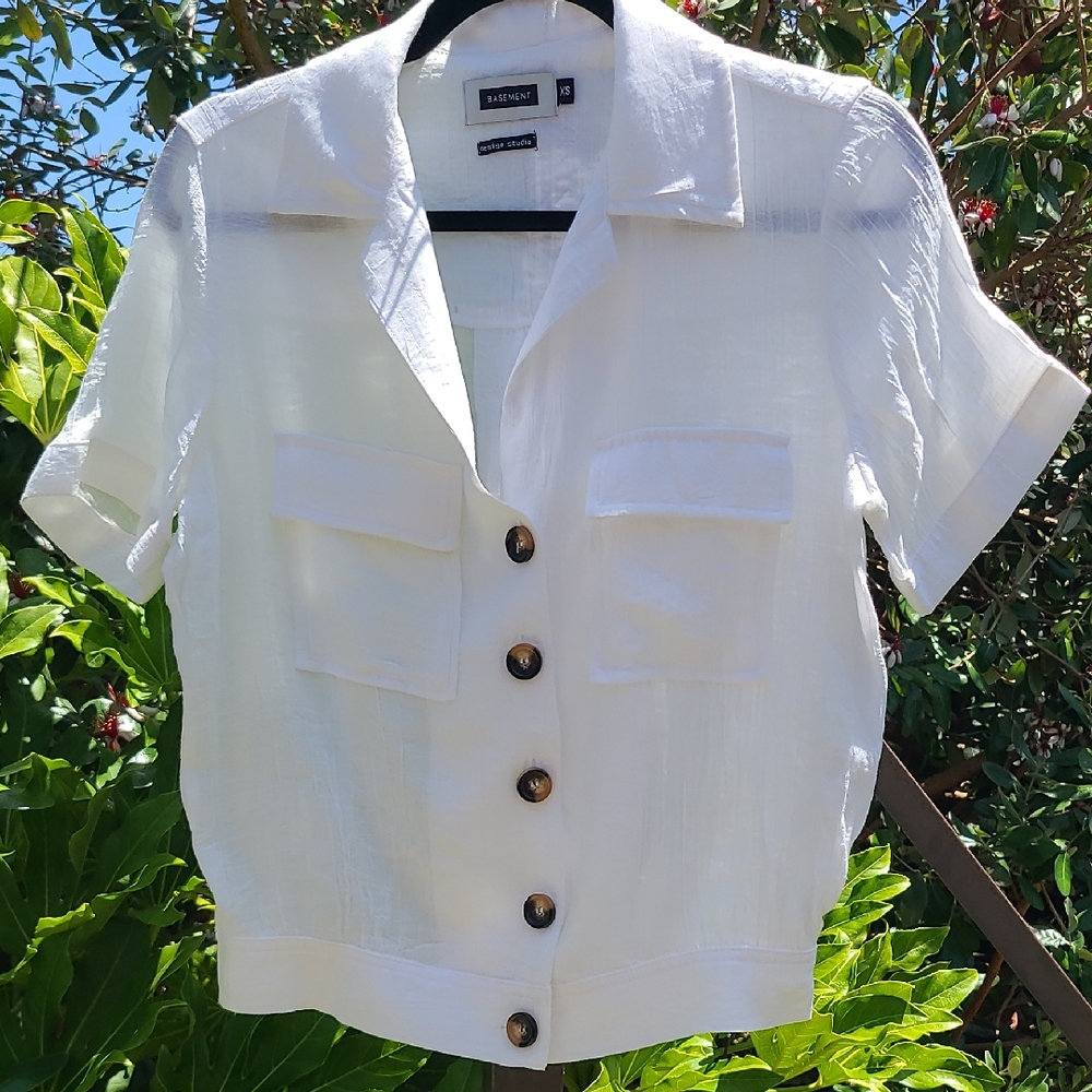 Basement Design Studio White Button-Up Short Sleeve Blouse Size XSmall